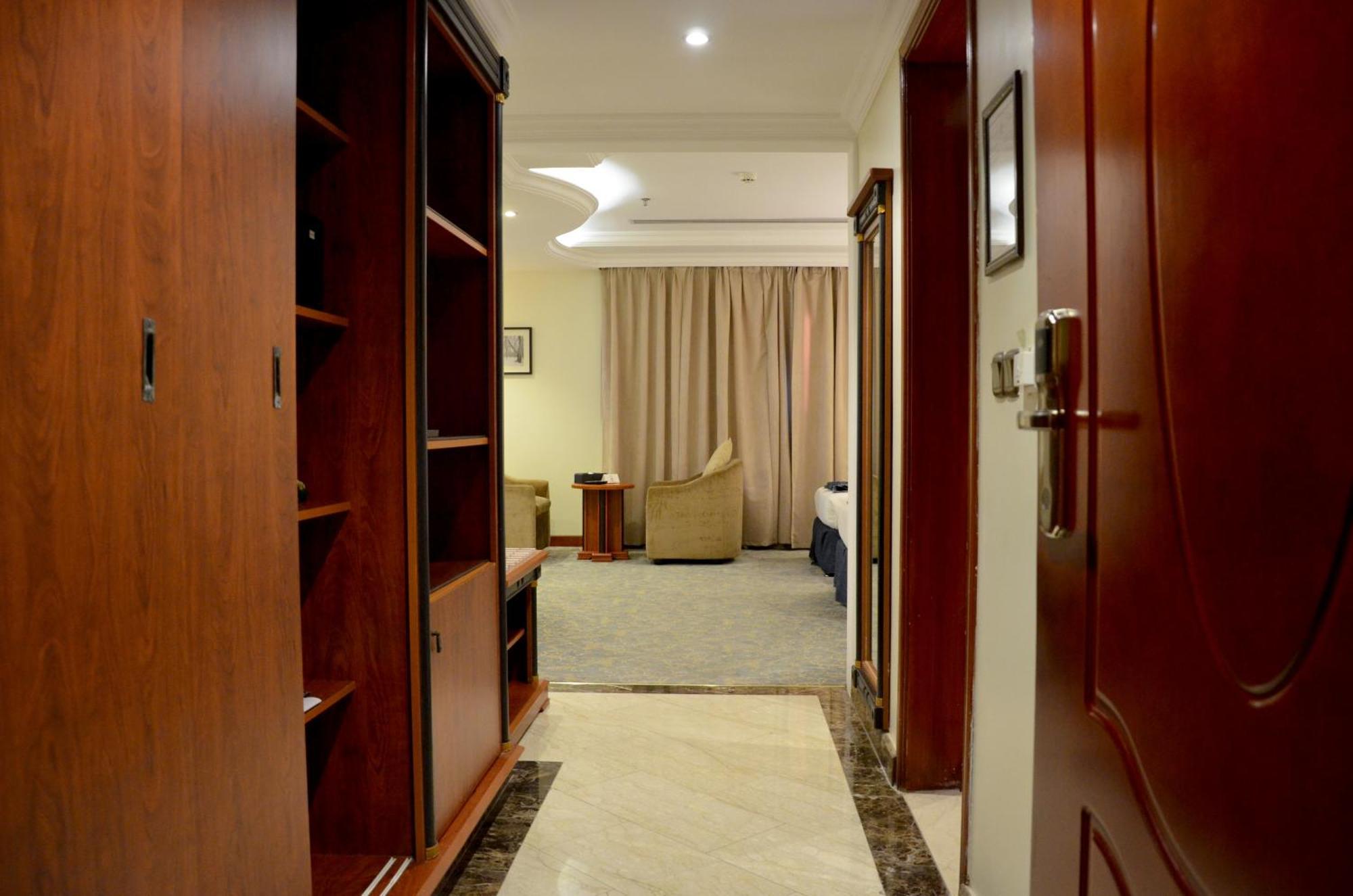 Al Jubail Crown Tower Hotel מראה חיצוני תמונה