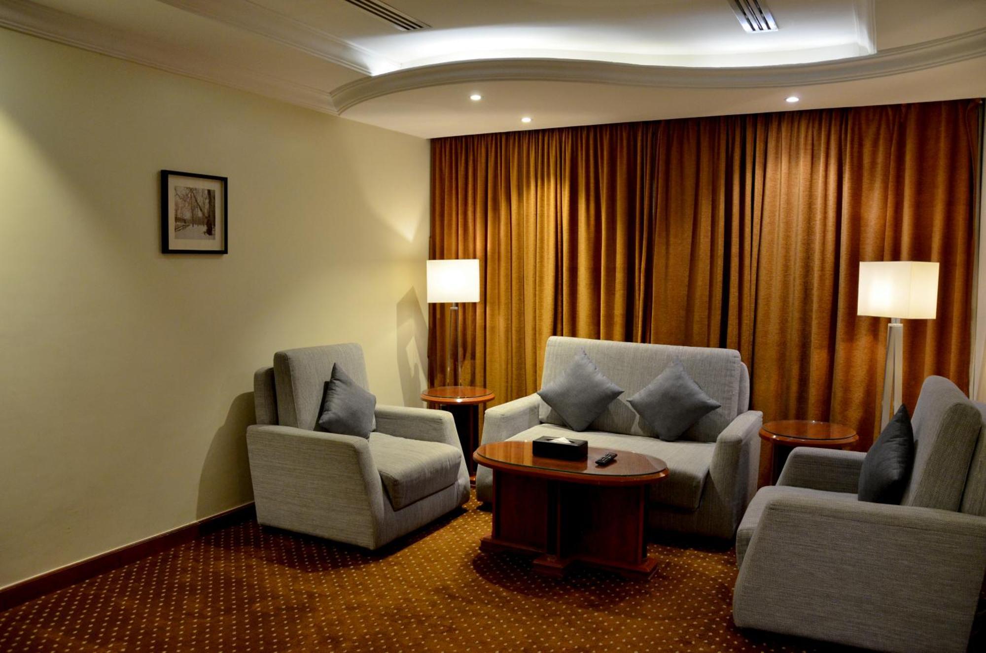 Al Jubail Crown Tower Hotel מראה חיצוני תמונה