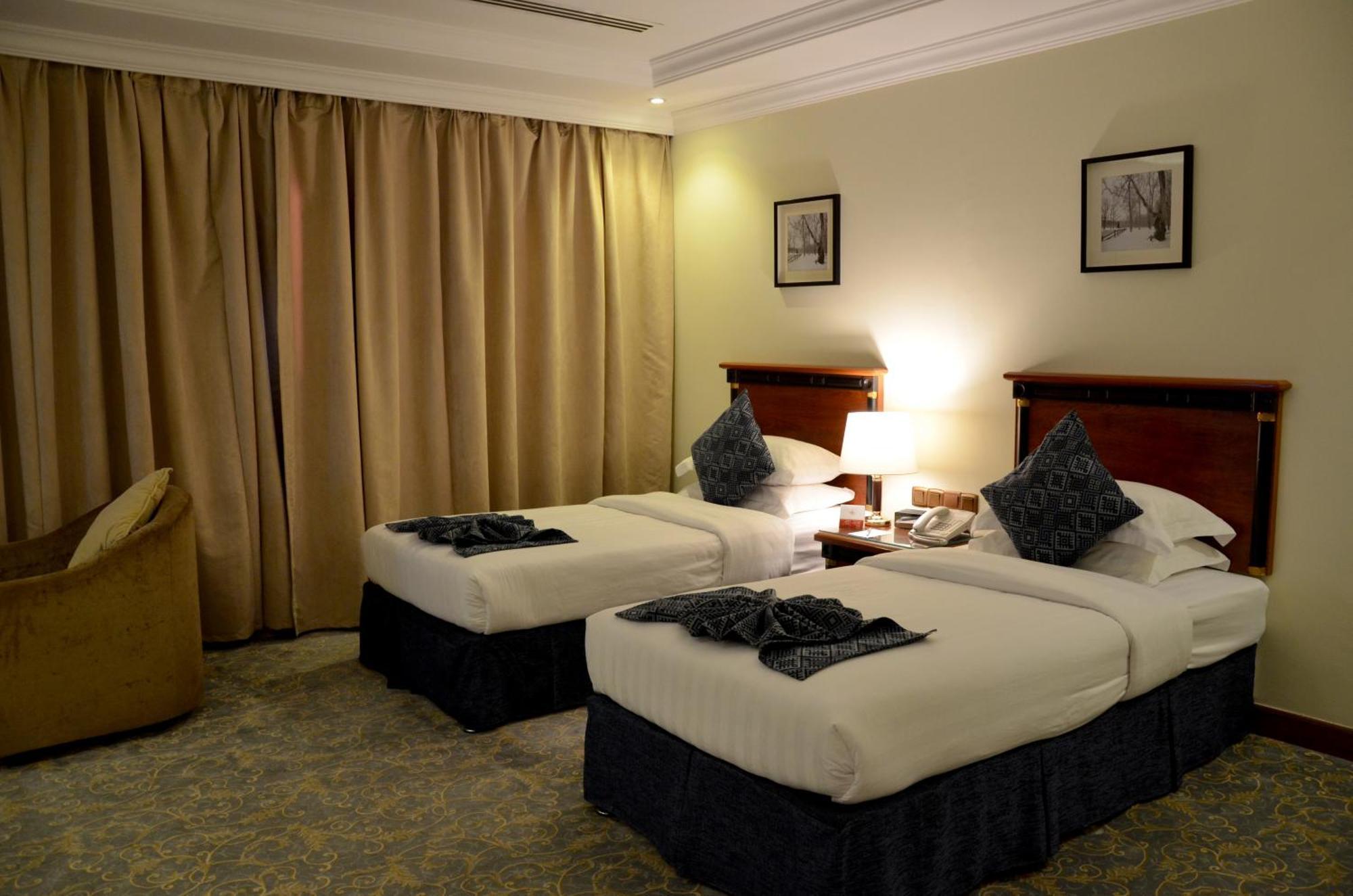 Al Jubail Crown Tower Hotel מראה חיצוני תמונה