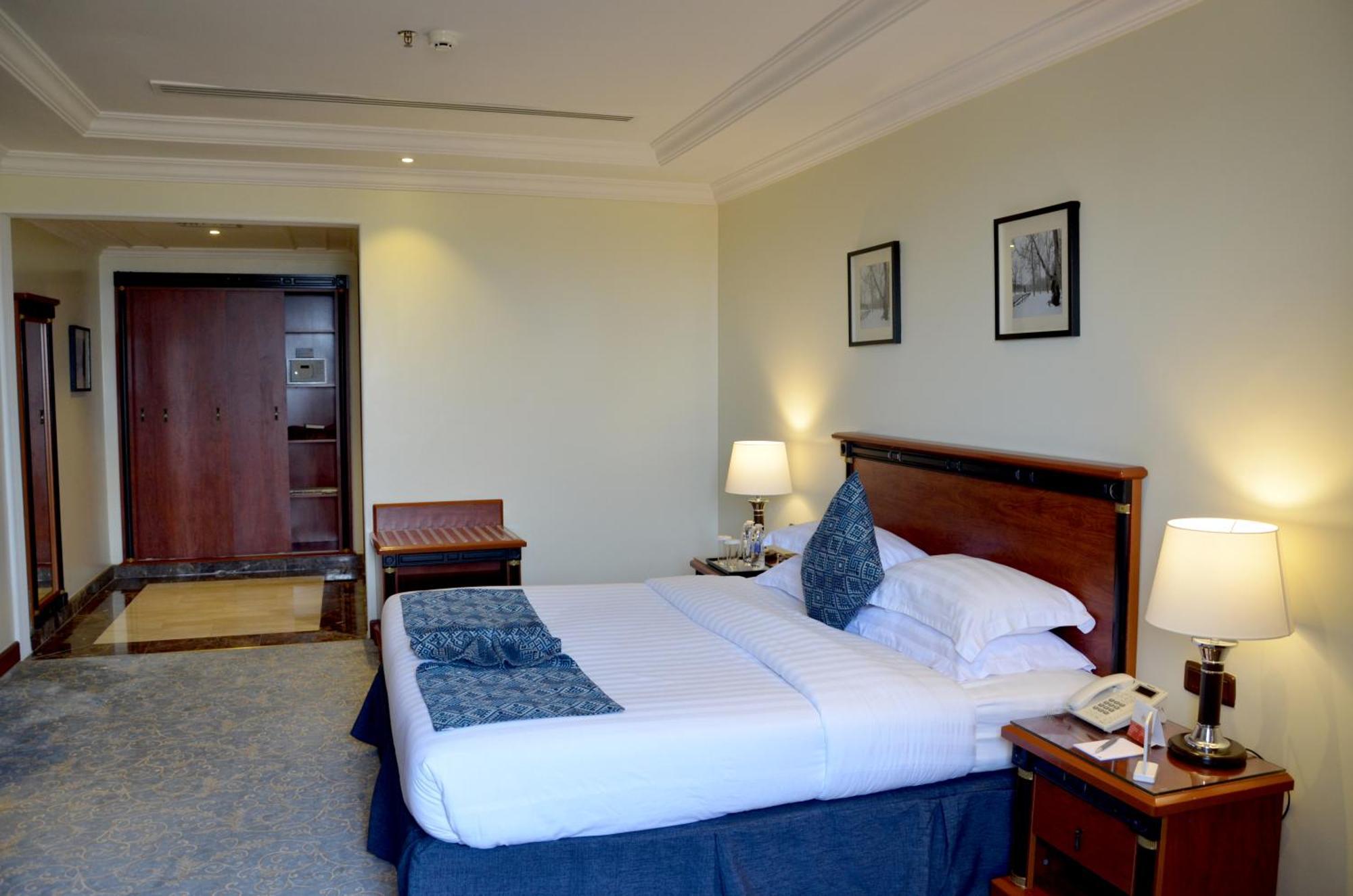 Al Jubail Crown Tower Hotel מראה חיצוני תמונה
