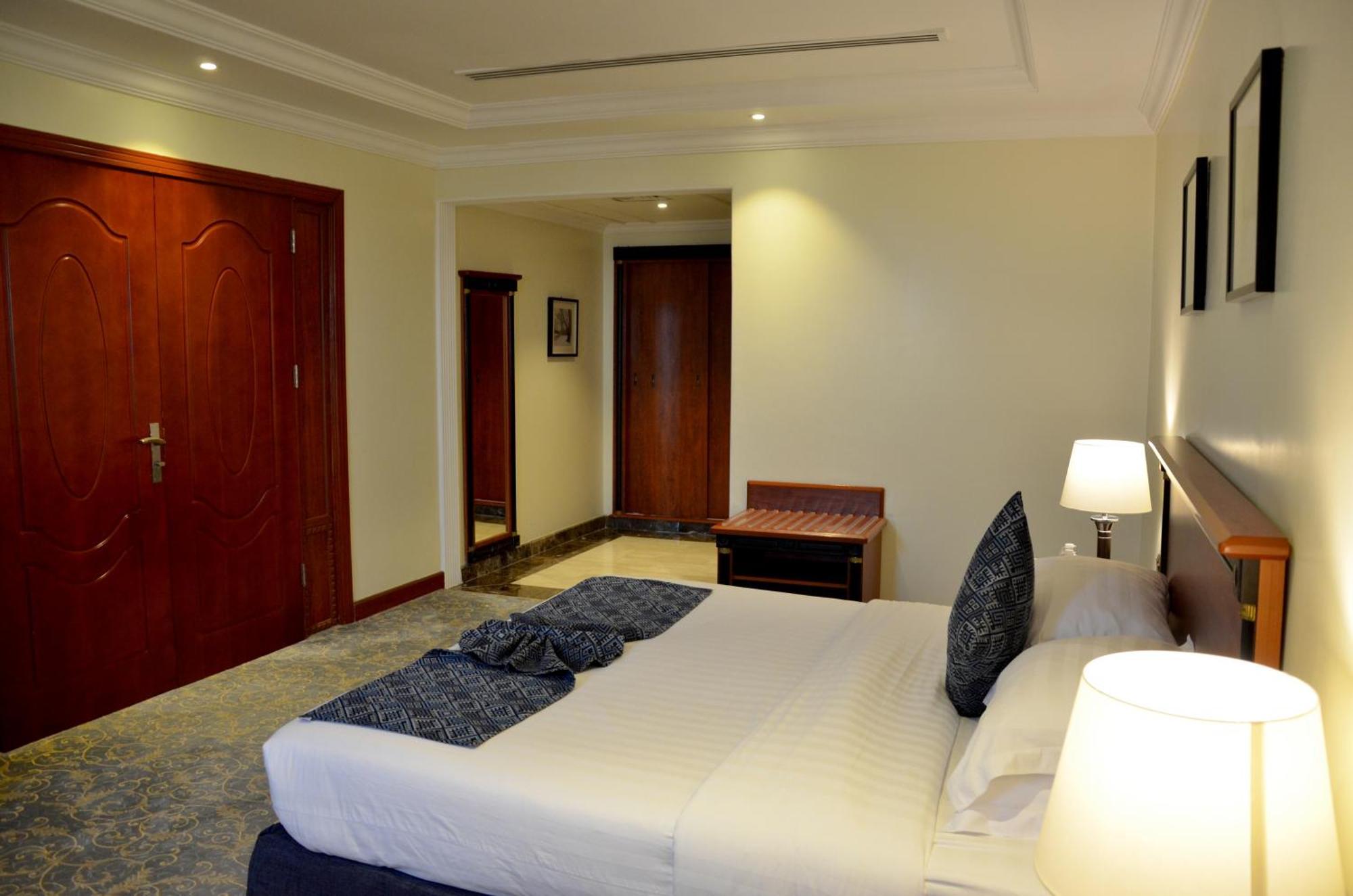 Al Jubail Crown Tower Hotel מראה חיצוני תמונה